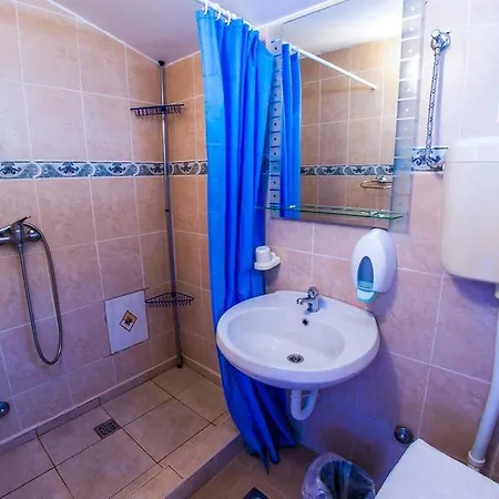 Studio 3330b Apartment *